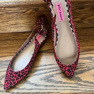 Betsy Johnson red & black animal print flats